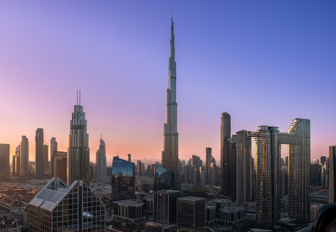 Horizon de Dubaï avec le Burj Khalifa au lever du soleil