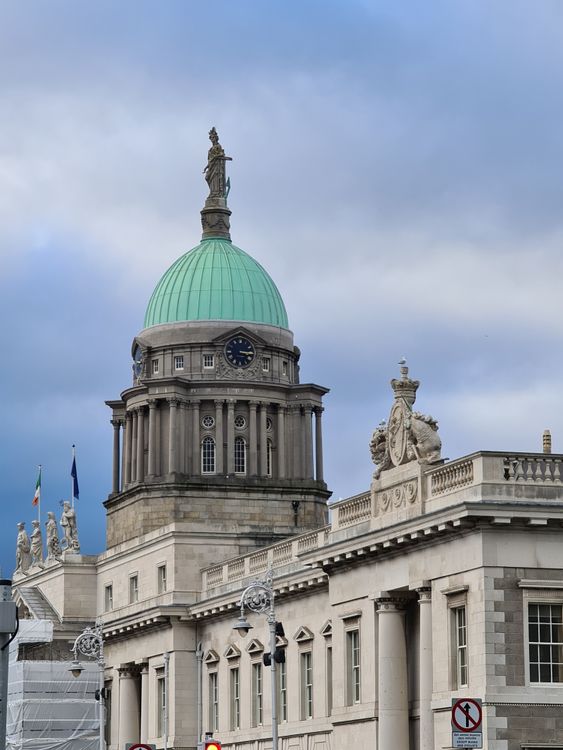 Custom House sur la rivière à Dublin