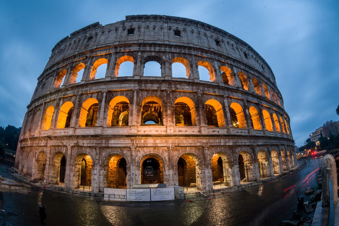 Le Colisée à Rome au crépuscule