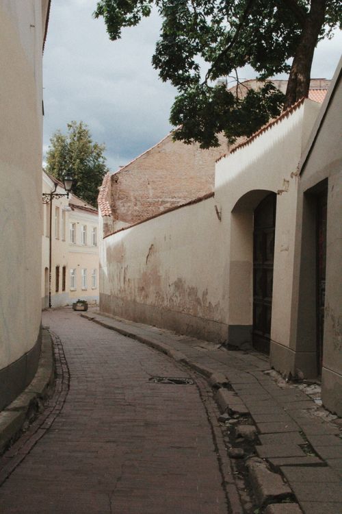 L'allée historique dans la vieille ville de Vilnius