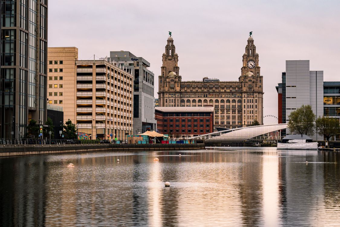 Front de mer de Liverpool avec le bâtiment du foie