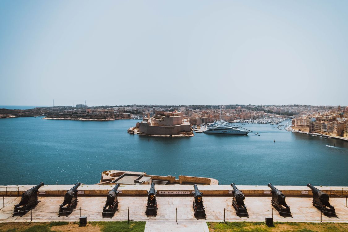Valletta Grand Harbour avec la batterie de salut